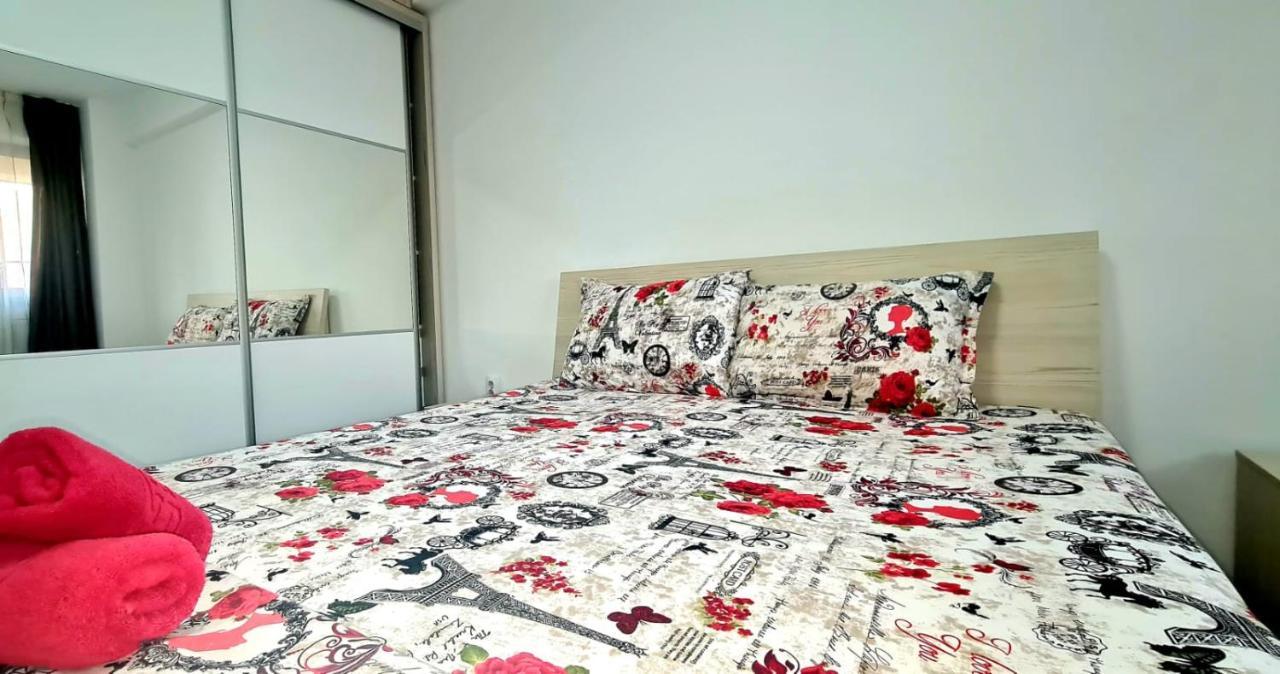 Elyse Comfortable Apartment Close To Palas Mall Iasi Exterior photo